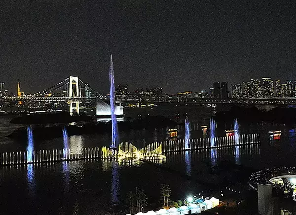 噴水ショーと東京タワーのツイン競演　“夜花”と楽しむ炭火焼き提供　ヒルトン東京お台場・日本料理店