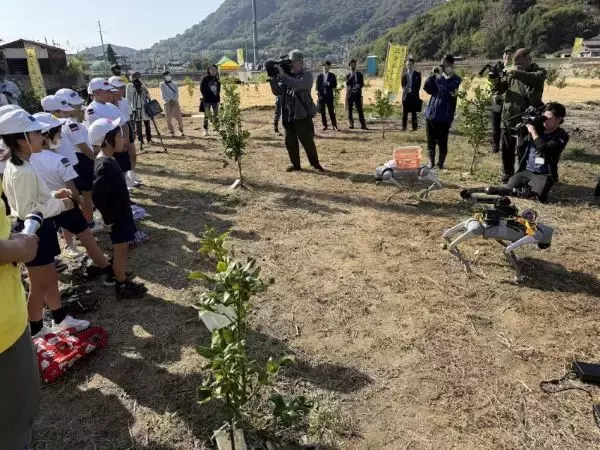 四足歩行ロボットがレモン畑を駆ける　岡山大学発ベンチャーが寄島町で収穫実験を実施