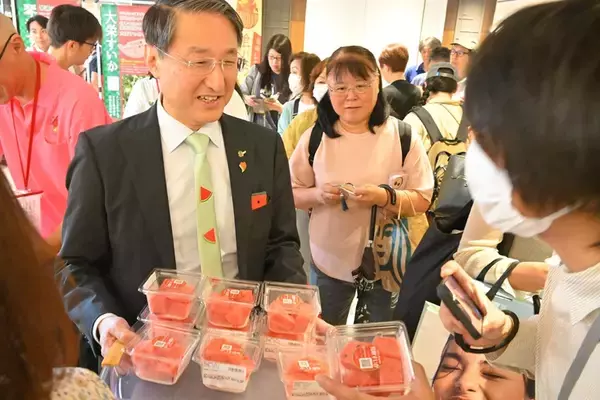 「スイカ食べて「スイカッ（スカッ）と」して　夏の水分補給に、鳥取県が販売イベント」の画像