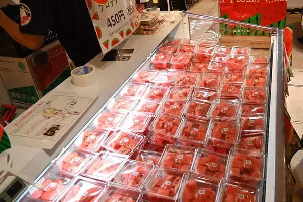 「スイカ食べて「スイカッ（スカッ）と」して　夏の水分補給に、鳥取県が販売イベント」の画像