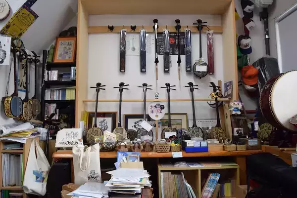 「【スズキナオの“チュラネシア”ってナンだろう？】第3回　三線工房きよむら（大阪市西淀川区佃）唄者　沖縄・多良間島出身　清村斉さんに聞く」の画像