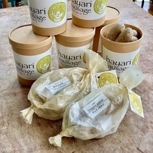 プラスチックを脱ぎ捨てた新パッケージ発表　「ハヤリソーセージ」、伝統包装に回帰へ