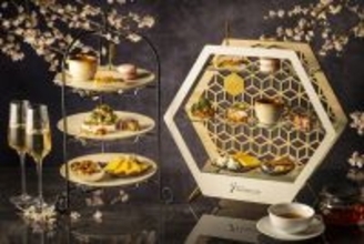 窓一面の桜を望む春の夜　プルマン東京田町 夜桜ハイティー