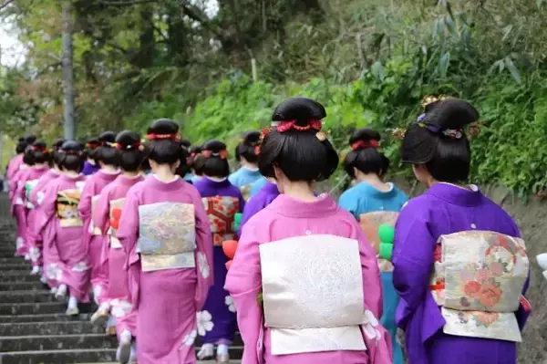 富山・氷見の恒例行事「まるまげ祭り」の参加者募集　4月17日開催、未婚女性が幸せな結婚願う