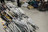 「傘の忘れ物は年間推定328万本　経済損失は年間約66億円規模に」の画像1