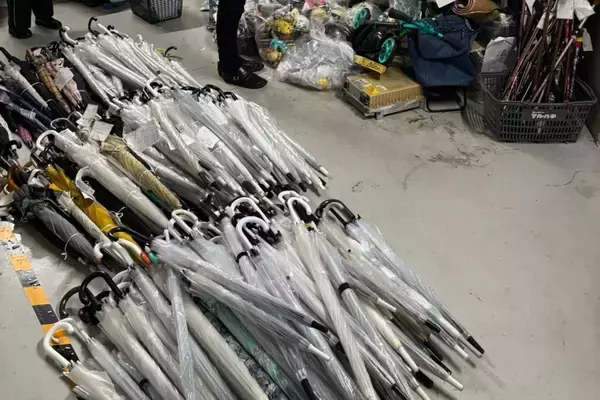 傘の忘れ物は年間推定328万本　経済損失は年間約66億円規模に