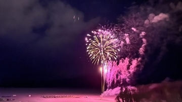 氷上花火を客室からゆっくり楽しむ　阿寒湖の冬を彩る「冬華美」