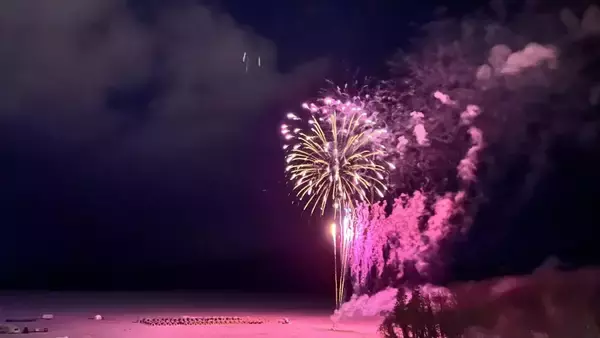 氷上花火を客室からゆっくり楽しむ　阿寒湖の冬を彩る「冬華美」