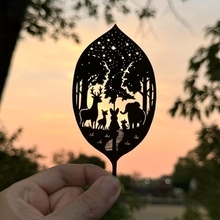 繊細で精巧な葉っぱ切り絵の世界　国内外で注目される切り絵作家の作品展示会を横浜で開催中