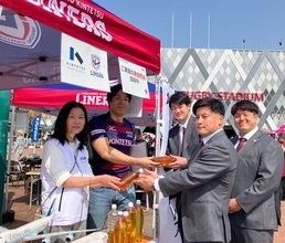 近鉄エクスプレスが花園ラグビー場で廃食用油を回収　公式戦に合わせたイベントに約400人参加、航空燃料製造に活用