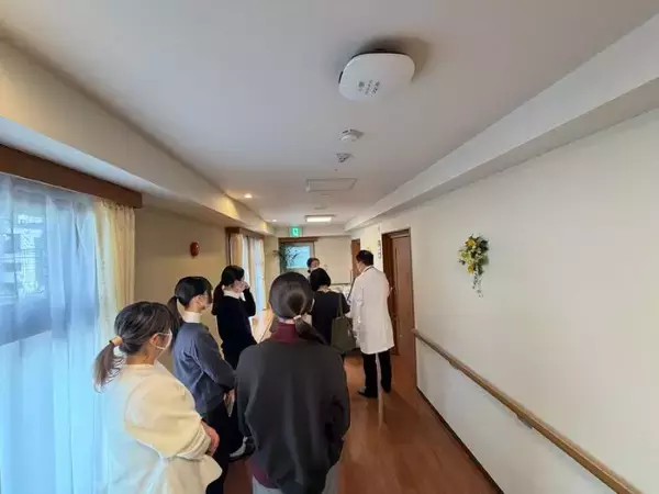 学生が訪問診療に同行、現場の改善と次世代の人材育成　医療法人康悦会の「見学・ディスカッション」プログラム
