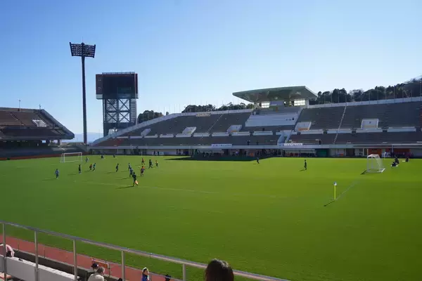 「未来の日本代表」が熱戦　年末恒例「第39回全国少年少女草サッカー大会」120チーム、2000人が参加　第一三共ヘルスケア「子どもたちの挑戦を支援」