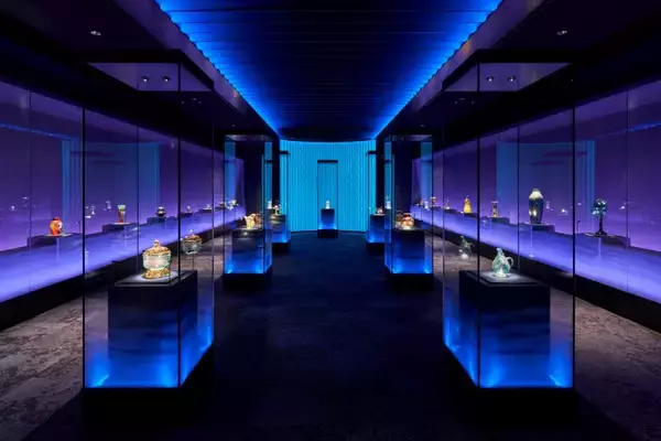 光で表情を変えるガラス芸術　アール・ヌーボーから現代まで