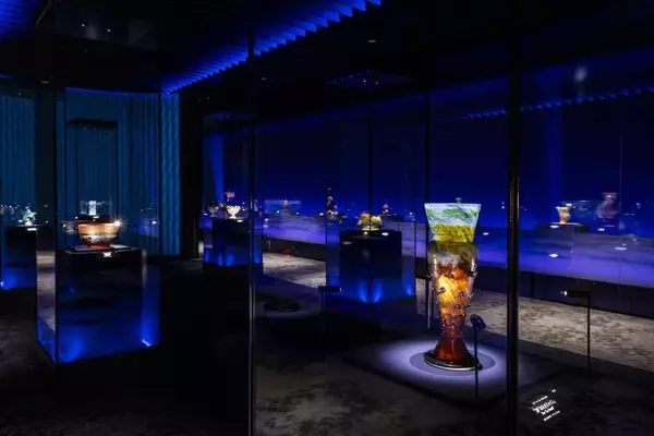 「光で表情を変えるガラス芸術　アール・ヌーボーから現代まで」の画像