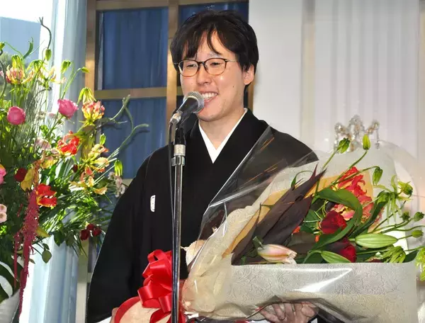 井山碁聖就位式で5連覇祝福　QRコード開発技師ら70人