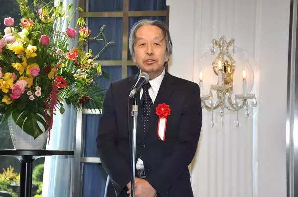 「井山碁聖就位式で5連覇祝福　QRコード開発技師ら70人」の画像