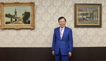 アート探訪も「お、ねだん以上。」　ニトリ会長が手掛ける小樽芸術村が10周年！　葛飾北斎の肉筆画「雪中美人図」をついにお披露目