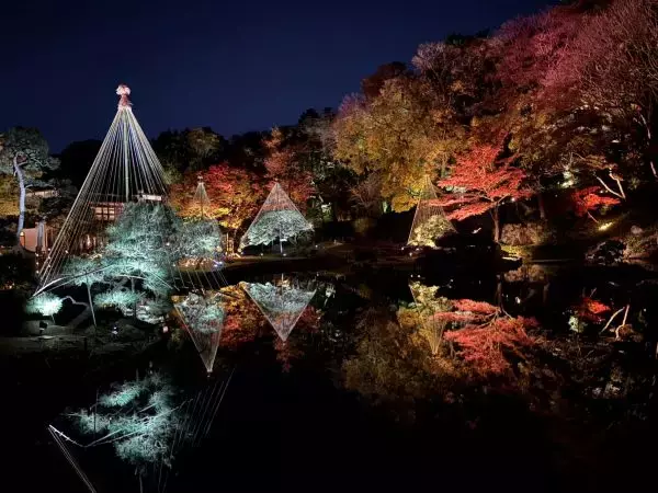 東京・文京区の細川庭園で紅葉ライトアップ　竹あかりと織りなす幻想的な9日間