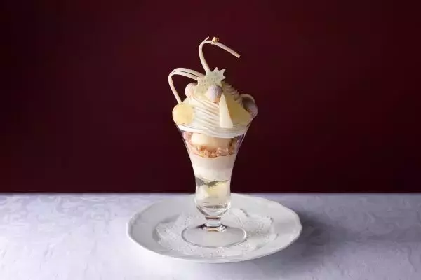 銀座でホリデーシーズンを味わうなら　「資生堂パーラー 銀座本店サロン・ド・カフェ」で真っ白なパフェやスイーツはいかが？