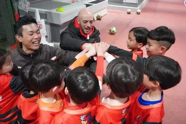 東京・中央区でACミランアカデミー愛知がサッカー教室　子どもたちの世界を広げた日