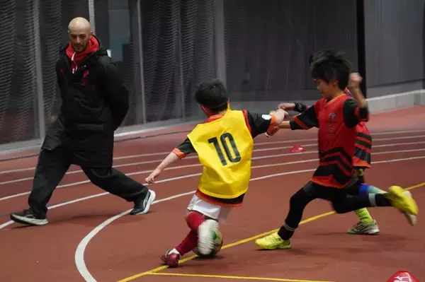「東京・中央区でACミランアカデミー愛知がサッカー教室　子どもたちの世界を広げた日」の画像