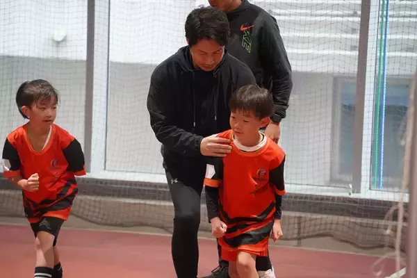 「東京・中央区でACミランアカデミー愛知がサッカー教室　子どもたちの世界を広げた日」の画像