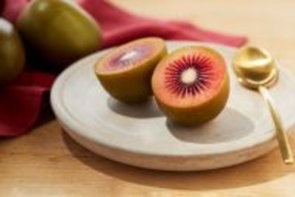 NZ産「ルビーレッドキウイ」が販売開始　完熟ベリーのような上品な甘さが人気　季節限定の希少性も今年は大幅入荷　