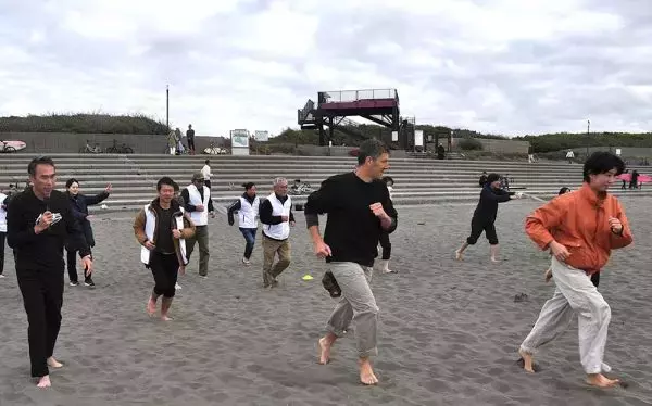 砂浜走り海の素晴らしさ体感　鵠沼海岸で環境を考える催事