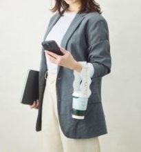テイクアウトを「手ぶら」でスマートに　タリーズが業界初の「手提げ型カップホルダー」を導入