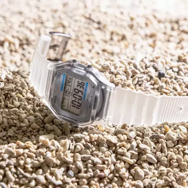 ウォッチブランド「TIMEX」から清涼感あふれる新作が登場　80年代のレトロデザインと現代的な透け感が融合
