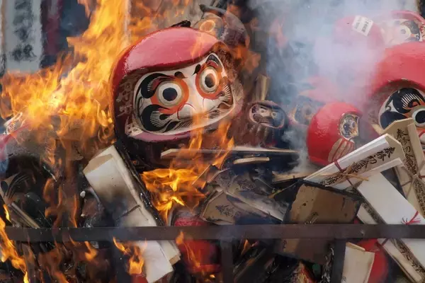 「雪国では珍しい冬の夜祭り　伝統と革新が融合する飛騨の夜」の画像