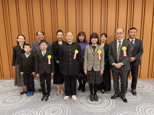 しんくみ大賞は徳島県の篠原さんが受賞　「ありがとうの輪を広げたい」　第16回「小さな助け合いの物語賞」、全信中協