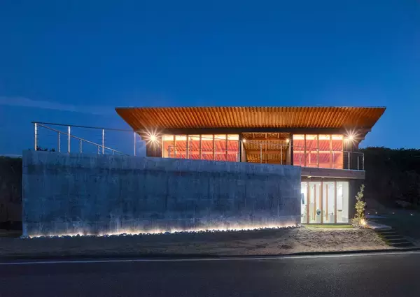 「鳥取最東端の海辺の施設「クガミテラス」　世界3大デザイン賞の一つを受賞　」の画像