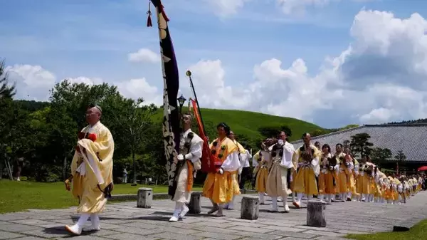 「燃える炎で祈りの世界に　奈良博庭前で金峯山寺が大護摩供　」の画像