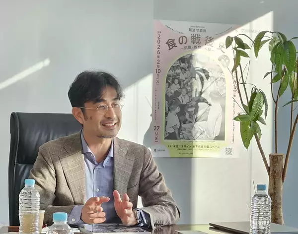 「「食」こそ原点　藤原辰史教授と河原仁志調査会常務が対談　報道写真展「食の戦後史」で」の画像
