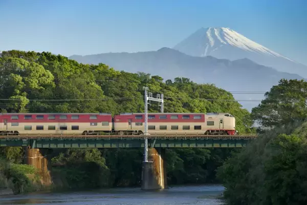 新幹線、ケーブルカーから蒸気機関車まで　現役の名車両を図鑑で案内