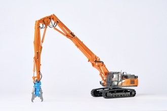 解体現場の主役が超精密なミニチュアに！　1台で2種類の仕様を再現し、日立建機日本から限定発売