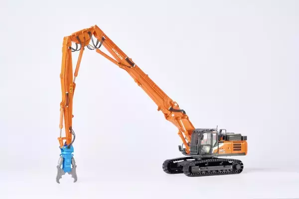 解体現場の主役が超精密なミニチュアに！　1台で2種類の仕様を再現し、日立建機日本から限定発売