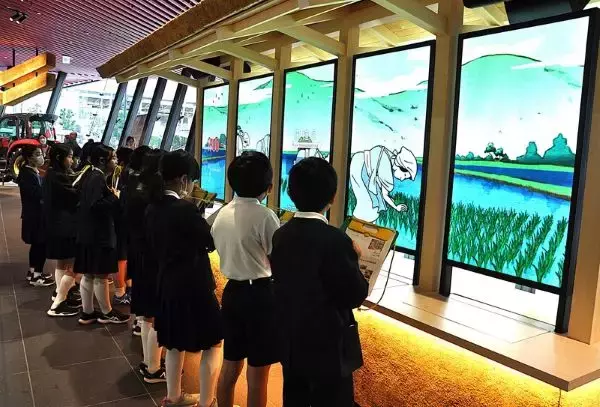 米作りの“今昔”にびっくり　児童がヤンマー施設で学習