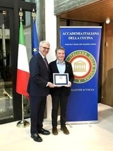 イタリアの権威ある食文化団体から「ブオーナ・クチーナ」受賞　東京の「アンティカ オステリア デル ポンテ」