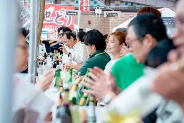 甲府駅前に3日間限定ワインバーが出現　約200銘柄を一挙に飲み比べるイベント「蔵出しワインバー」