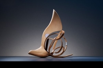 美しいだけでなく実際に履ける「ホルンの靴」　靴職人・三澤則行氏が音楽と靴を融合、International Design Awards 2025で金賞受賞