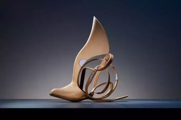 美しいだけでなく実際に履ける「ホルンの靴」　靴職人・三澤則行氏が音楽と靴を融合、International Design Awards 2025で金賞受賞