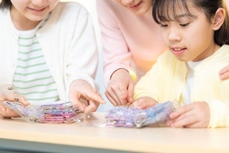 7割以上の小学生がシール集めに熱中　ニフティキッズが調査、独自ルールでのシール交換も