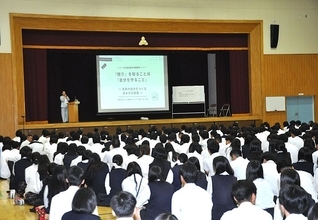 睡眠6時間未満の生徒が7割　足立新田高が改善目指し講演会、関係者と連携“集合知”確立へ