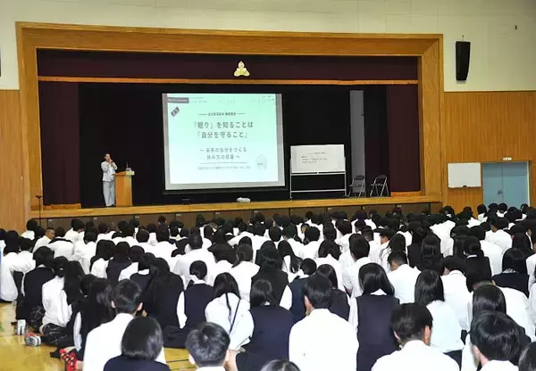 睡眠6時間未満の生徒が7割　足立新田高が改善目指し講演会、関係者と連携“集合知”確立へ