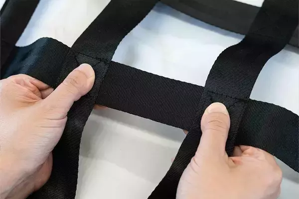 「カゴ台車用カバーの問い合わせ急増　“荷崩れ防止ラップ不足”深刻化で」の画像