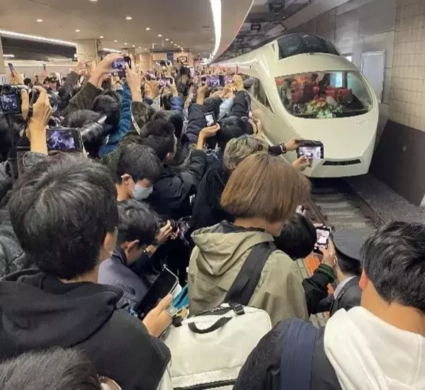 “白いロマンスカー”として親しまれた「VSE」の展示決定　日付限定で運転席に座れる企画も