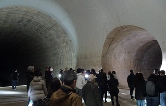 音と光に包まれる巨大地下空間へ　地下調節池の特別インフラツアー
