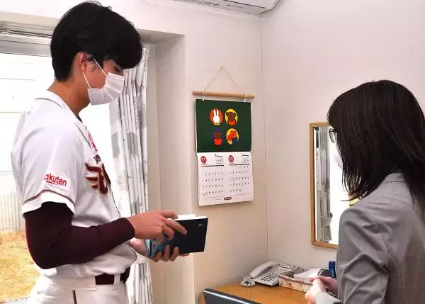 「野球選手が闘病家族を激励　東京・府中市の施設ドナルド・マクドナルド・ハウスを訪問」の画像